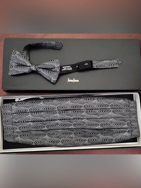 Neiman Marcus Silk Black & White Swirl Cummerbund with Tie